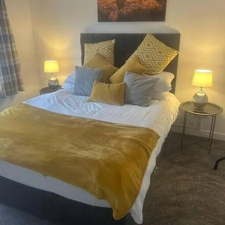 2-Bedrooms - Hot Tub - Free Parking - Tv In Every Room Swansea Exterior photo