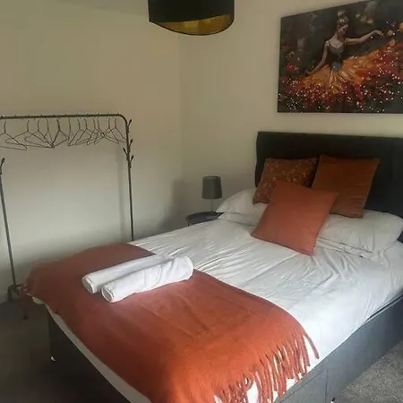 2-Bedrooms - Hot Tub - Free Parking - Tv In Every Room Swansea Exterior photo