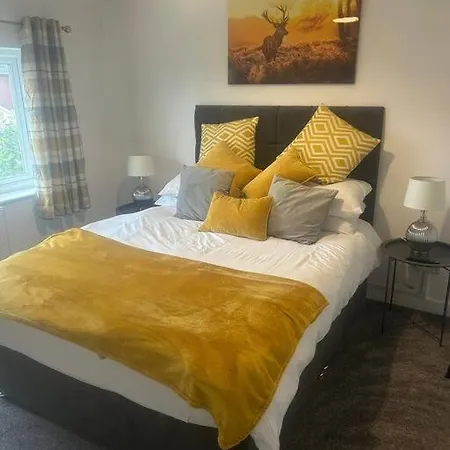 2-Bedrooms - Hot Tub - Free Parking - Tv In Every Room Swansea Exterior photo