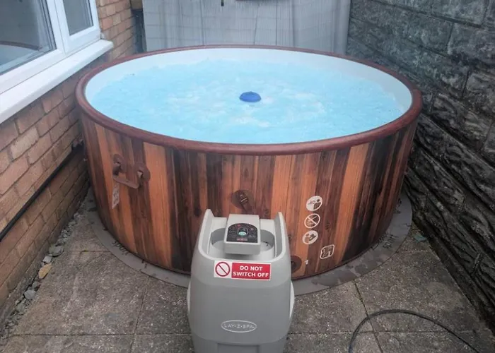 2-Bedrooms - Hot Tub - Free Parking - Tv In Every Room