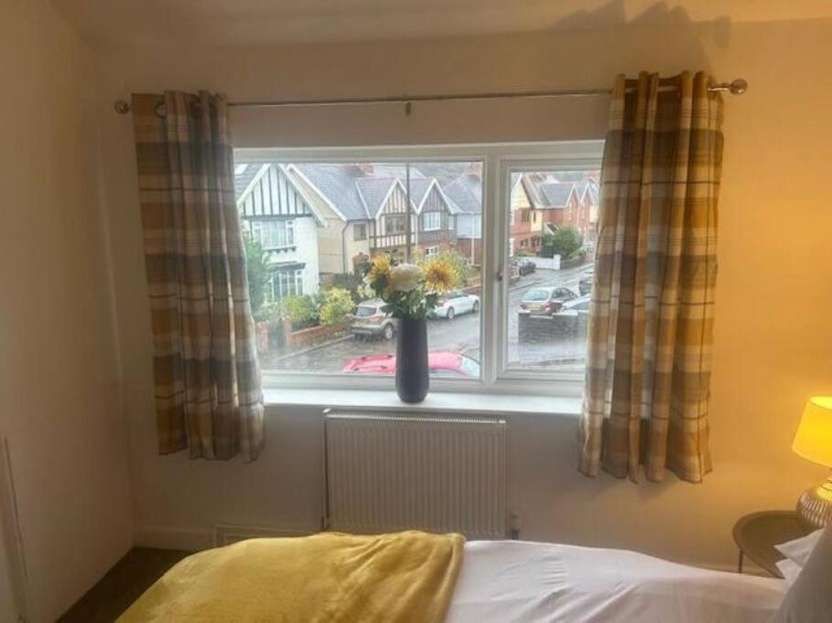 2-bedrooms - Hot Tub - Free Parking - Tv In Every Holiday home Swansea
