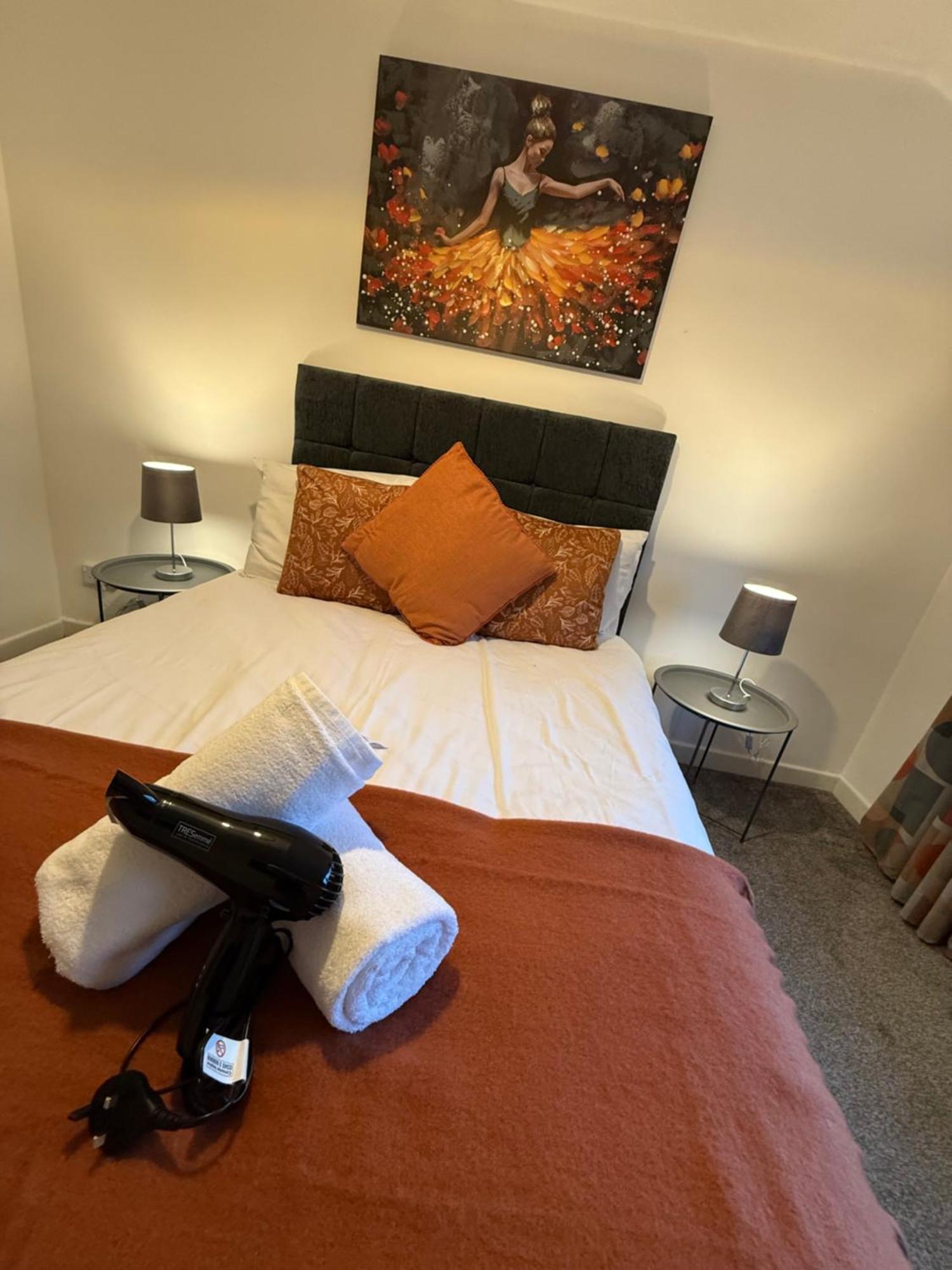 2-bedrooms - Hot Tub - Free Parking - Tv In Every Holiday home Swansea